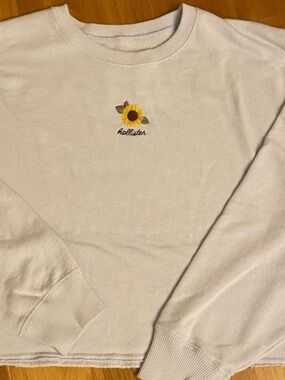 Hollister Sunflower Embroidered Crewneck Cropped Sweatshirt - Light Blue